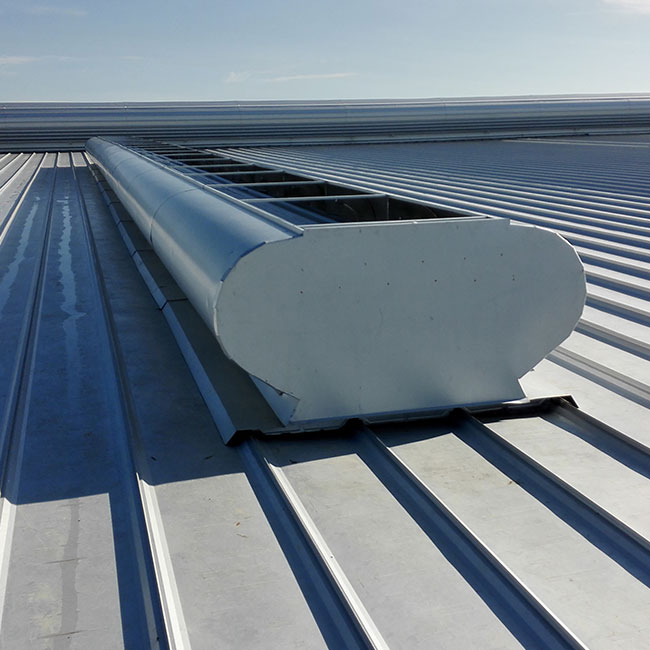 Ventiladores de cume contínuo de alto perfil com ventilador de sótão